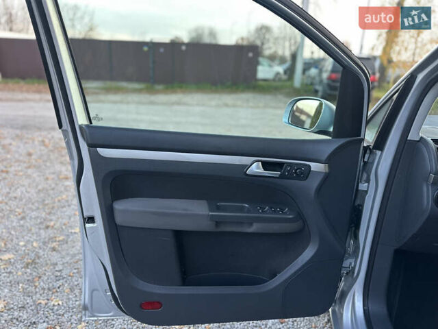 Серый Фольксваген Туран, объемом двигателя 1.6 л и пробегом 236 тыс. км за 8200 $, фото 22 на Automoto.ua