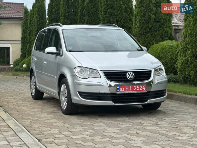Серый Фольксваген Туран, объемом двигателя 1.6 л и пробегом 211 тыс. км за 7450 $, фото 7 на Automoto.ua