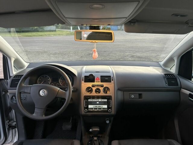 Сірий Фольксваген Туран, об'ємом двигуна 1.4 л та пробігом 210 тис. км за 7000 $, фото 7 на Automoto.ua