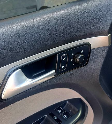 Серый Фольксваген Туран, объемом двигателя 1.4 л и пробегом 317 тыс. км за 7500 $, фото 9 на Automoto.ua