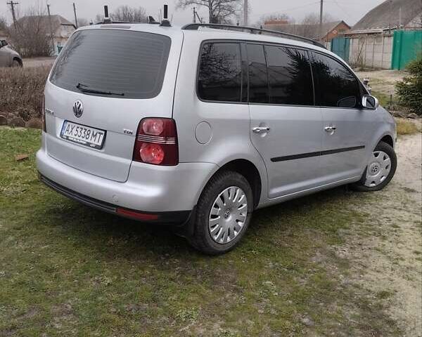 Сірий Фольксваген Туран, об'ємом двигуна 1.9 л та пробігом 257 тис. км за 8600 $, фото 1 на Automoto.ua