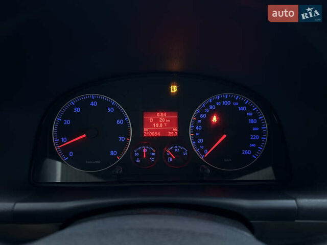 Серый Фольксваген Туран, объемом двигателя 1.6 л и пробегом 211 тыс. км за 7450 $, фото 46 на Automoto.ua