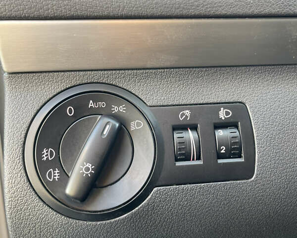 Серый Фольксваген Туран, объемом двигателя 1.39 л и пробегом 196 тыс. км за 7700 $, фото 22 на Automoto.ua