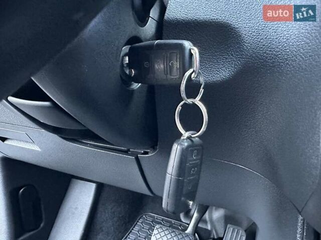 Серый Фольксваген Туран, объемом двигателя 1.4 л и пробегом 142 тыс. км за 8650 $, фото 60 на Automoto.ua