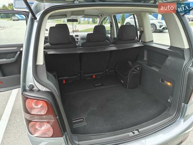 Сірий Фольксваген Туран, об'ємом двигуна 1.9 л та пробігом 263 тис. км за 8500 $, фото 5 на Automoto.ua