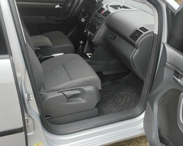 Сірий Фольксваген Туран, об'ємом двигуна 1.9 л та пробігом 257 тис. км за 8600 $, фото 11 на Automoto.ua