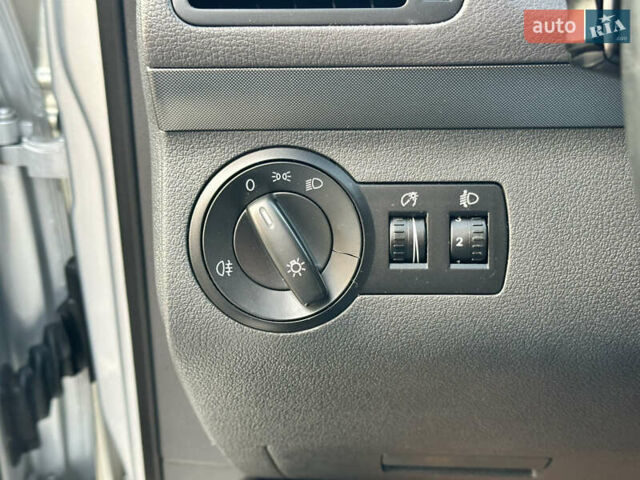 Сірий Фольксваген Туран, об'ємом двигуна 1.6 л та пробігом 196 тис. км за 8199 $, фото 50 на Automoto.ua