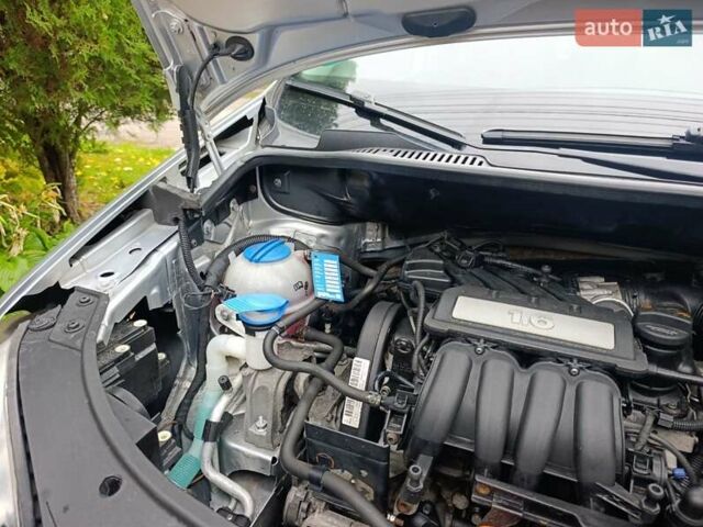 Сірий Фольксваген Туран, об'ємом двигуна 1.6 л та пробігом 216 тис. км за 7700 $, фото 30 на Automoto.ua