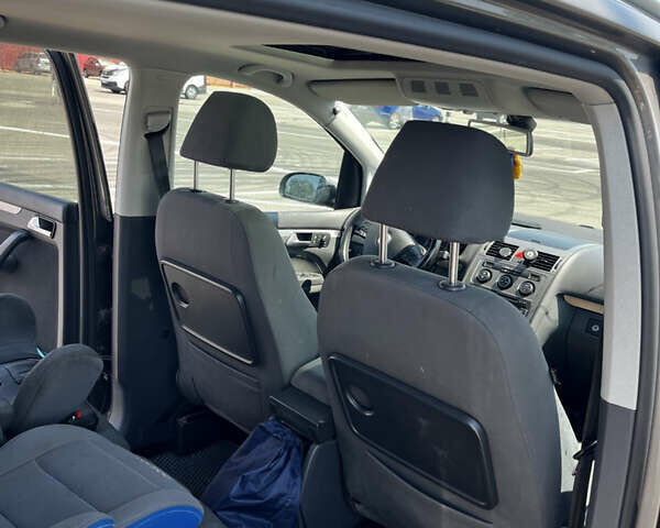 Серый Фольксваген Туран, объемом двигателя 2 л и пробегом 226 тыс. км за 10750 $, фото 17 на Automoto.ua