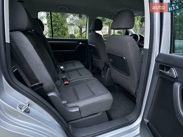 Серый Фольксваген Туран, объемом двигателя 1.6 л и пробегом 211 тыс. км за 7450 $, фото 32 на Automoto.ua