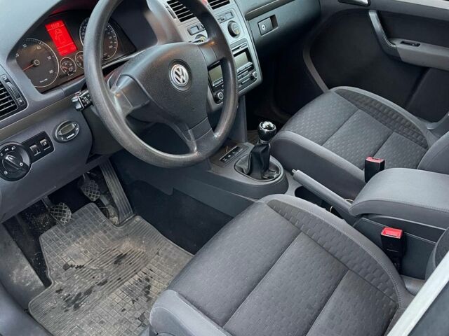 Серый Фольксваген Туран, объемом двигателя 1.9 л и пробегом 237 тыс. км за 6700 $, фото 6 на Automoto.ua