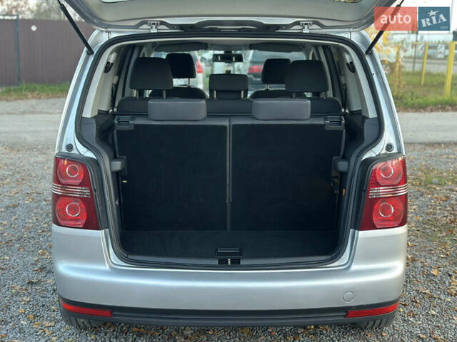 Серый Фольксваген Туран, объемом двигателя 1.6 л и пробегом 236 тыс. км за 8200 $, фото 49 на Automoto.ua