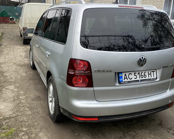 Серый Фольксваген Туран, объемом двигателя 1.98 л и пробегом 303 тыс. км за 7800 $, фото 3 на Automoto.ua