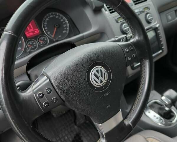 Серый Фольксваген Туран, объемом двигателя 1.4 л и пробегом 182 тыс. км за 7850 $, фото 25 на Automoto.ua