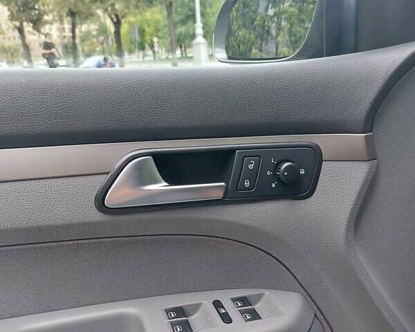 Сірий Фольксваген Туран, об'ємом двигуна 1.4 л та пробігом 232 тис. км за 7000 $, фото 25 на Automoto.ua