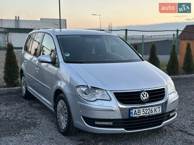 Серый Фольксваген Туран, объемом двигателя 1.4 л и пробегом 230 тыс. км за 7200 $, фото 6 на Automoto.ua