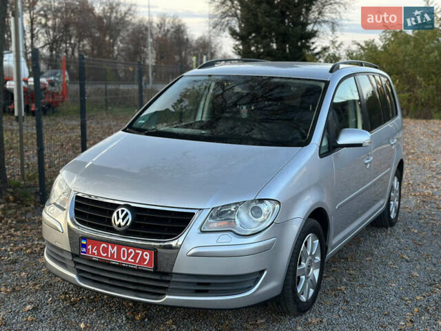 Серый Фольксваген Туран, объемом двигателя 1.6 л и пробегом 236 тыс. км за 8200 $, фото 6 на Automoto.ua