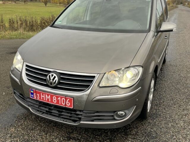 Серый Фольксваген Туран, объемом двигателя 1.4 л и пробегом 205 тыс. км за 6900 $, фото 1 на Automoto.ua