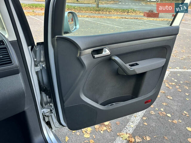 Сірий Фольксваген Туран, об'ємом двигуна 1.6 л та пробігом 196 тис. км за 8199 $, фото 72 на Automoto.ua