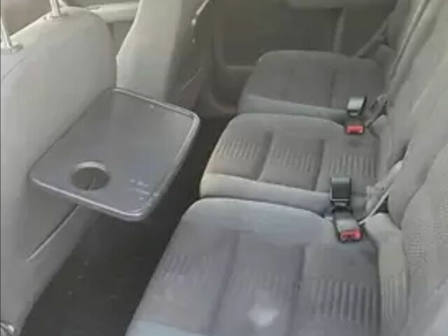 Серый Фольксваген Туран, объемом двигателя 2 л и пробегом 330 тыс. км за 6300 $, фото 4 на Automoto.ua