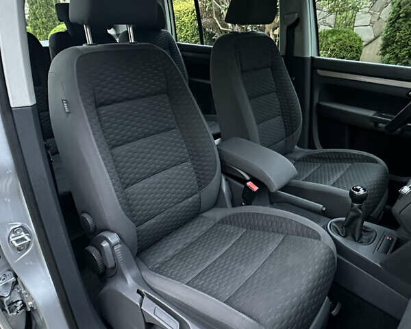 Серый Фольксваген Туран, объемом двигателя 1.6 л и пробегом 211 тыс. км за 7450 $, фото 37 на Automoto.ua