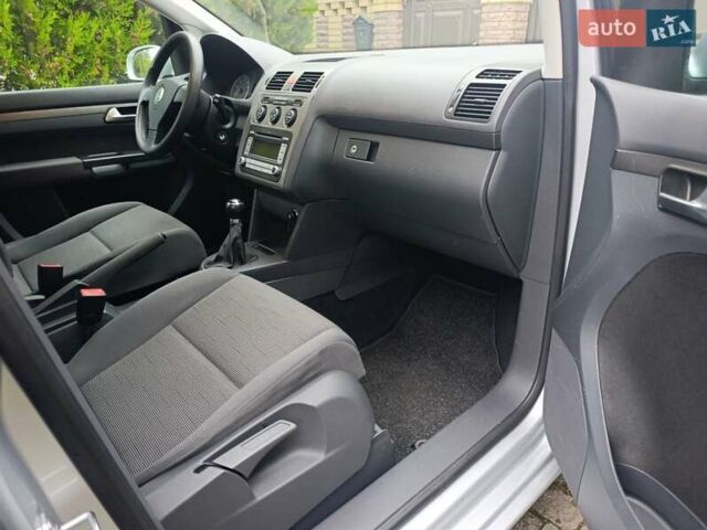 Сірий Фольксваген Туран, об'ємом двигуна 1.6 л та пробігом 216 тис. км за 7700 $, фото 19 на Automoto.ua