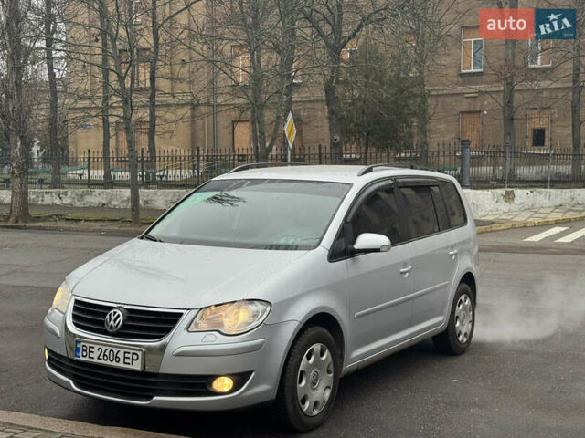 Серый Фольксваген Туран, объемом двигателя 1.9 л и пробегом 115 тыс. км за 10500 $, фото 1 на Automoto.ua
