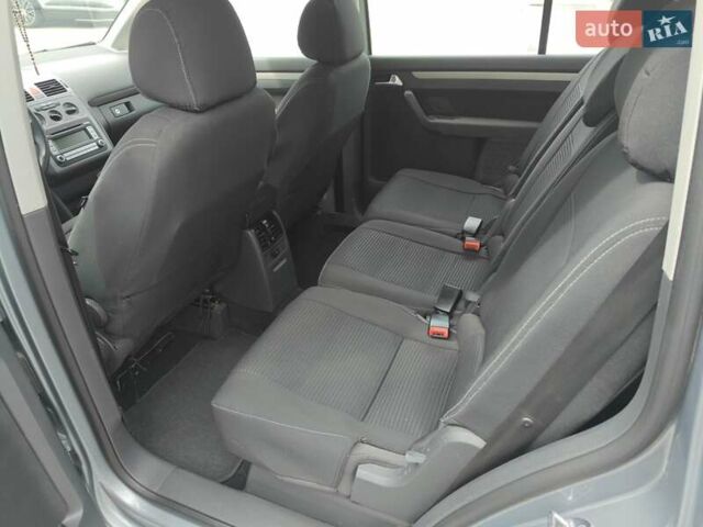 Сірий Фольксваген Туран, об'ємом двигуна 1.9 л та пробігом 263 тис. км за 8500 $, фото 3 на Automoto.ua