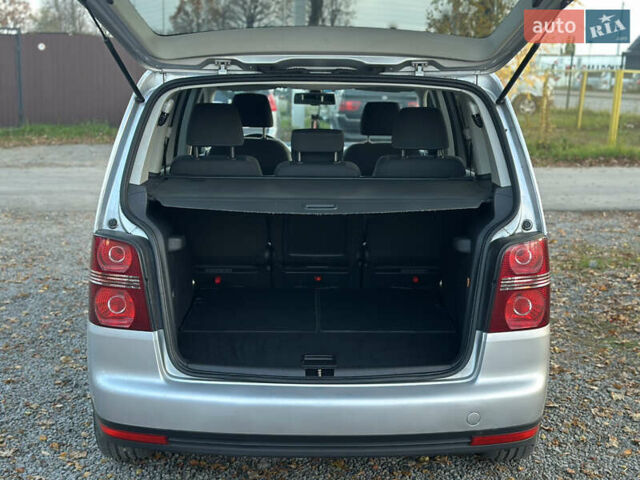 Серый Фольксваген Туран, объемом двигателя 1.6 л и пробегом 236 тыс. км за 8200 $, фото 52 на Automoto.ua