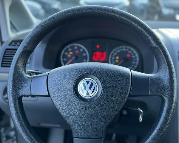 Серый Фольксваген Туран, объемом двигателя 1.4 л и пробегом 175 тыс. км за 7500 $, фото 16 на Automoto.ua