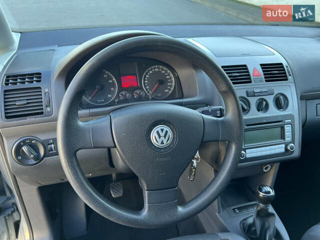 Серый Фольксваген Туран, объемом двигателя 1.4 л и пробегом 188 тыс. км за 6000 $, фото 62 на Automoto.ua