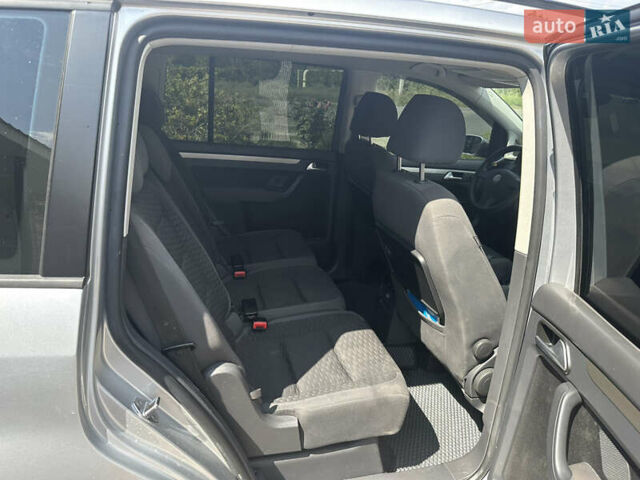 Сірий Фольксваген Туран, об'ємом двигуна 1.39 л та пробігом 216 тис. км за 6500 $, фото 7 на Automoto.ua