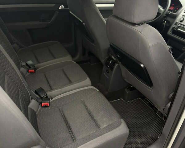 Сірий Фольксваген Туран, об'ємом двигуна 1.97 л та пробігом 328 тис. км за 7500 $, фото 6 на Automoto.ua