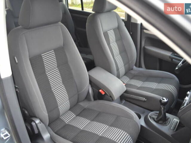 Серый Фольксваген Туран, объемом двигателя 1.6 л и пробегом 176 тыс. км за 8550 $, фото 26 на Automoto.ua