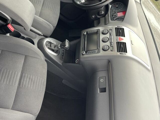 Серый Фольксваген Туран, объемом двигателя 1.4 л и пробегом 205 тыс. км за 6900 $, фото 16 на Automoto.ua