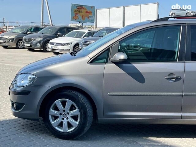 Серый Фольксваген Туран, объемом двигателя 1.6 л и пробегом 254 тыс. км за 7590 $, фото 2 на Automoto.ua