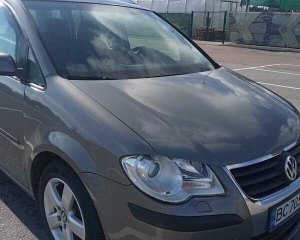 Серый Фольксваген Туран, объемом двигателя 1.9 л и пробегом 235 тыс. км за 8500 $, фото 14 на Automoto.ua