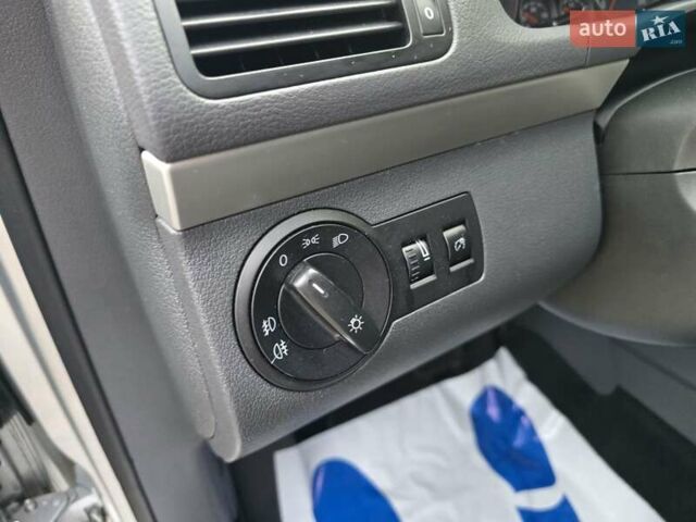 Серый Фольксваген Туран, объемом двигателя 2 л и пробегом 237 тыс. км за 9699 $, фото 23 на Automoto.ua