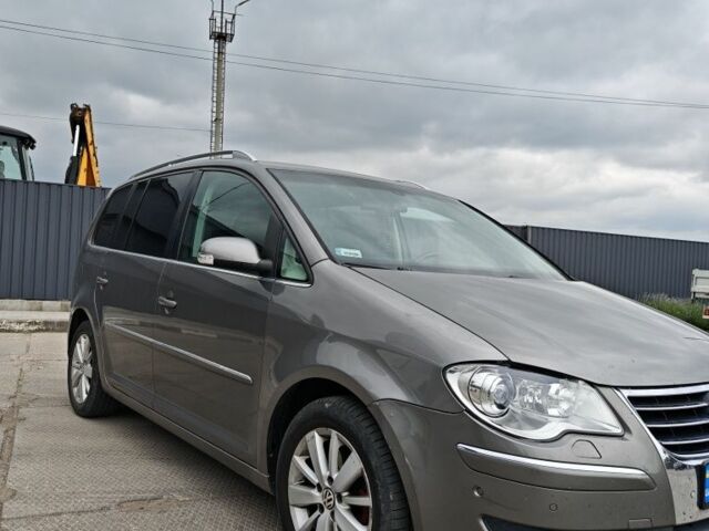 Серый Фольксваген Туран, объемом двигателя 2 л и пробегом 327 тыс. км за 4500 $, фото 2 на Automoto.ua