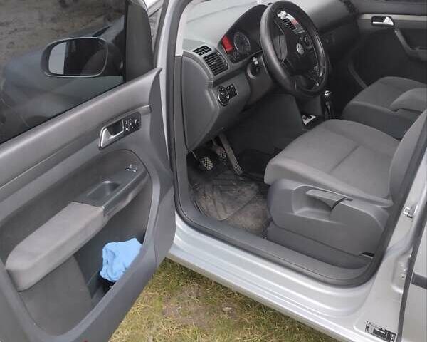 Сірий Фольксваген Туран, об'ємом двигуна 1.9 л та пробігом 257 тис. км за 8600 $, фото 14 на Automoto.ua