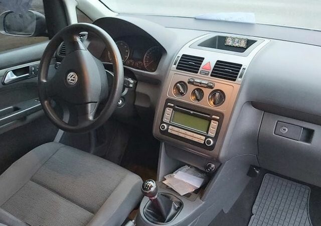 Сірий Фольксваген Туран, об'ємом двигуна 14 л та пробігом 299 тис. км за 7000 $, фото 7 на Automoto.ua