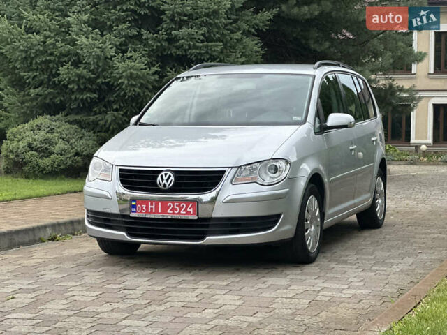 Серый Фольксваген Туран, объемом двигателя 1.6 л и пробегом 211 тыс. км за 7450 $, фото 6 на Automoto.ua
