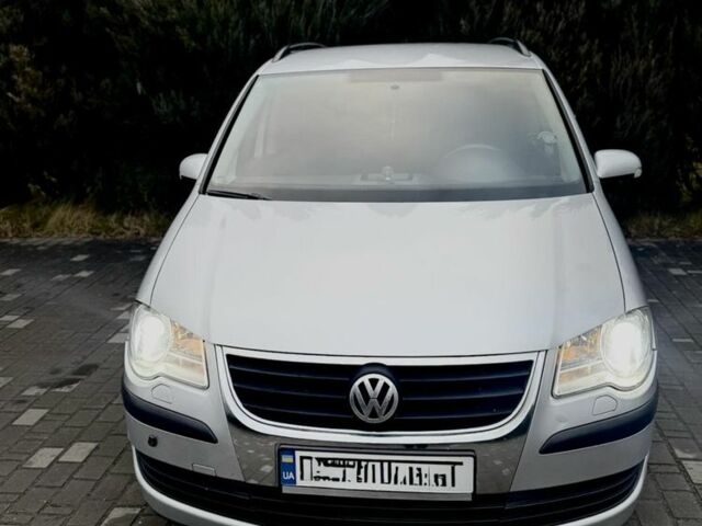 Серый Фольксваген Туран, объемом двигателя 2 л и пробегом 220 тыс. км за 6800 $, фото 4 на Automoto.ua