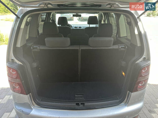 Сірий Фольксваген Туран, об'ємом двигуна 1.39 л та пробігом 216 тис. км за 6500 $, фото 12 на Automoto.ua