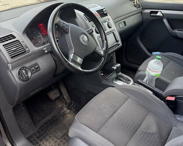 Сірий Фольксваген Туран, об'ємом двигуна 1.97 л та пробігом 243 тис. км за 10500 $, фото 5 на Automoto.ua