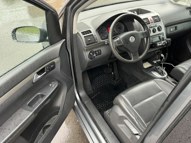 Серый Фольксваген Туран, объемом двигателя 1.9 л и пробегом 258 тыс. км за 3963 $, фото 1 на Automoto.ua