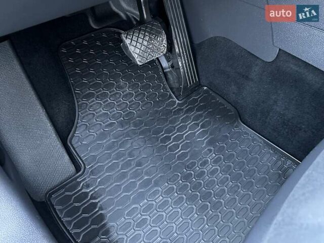 Серый Фольксваген Туран, объемом двигателя 1.4 л и пробегом 142 тыс. км за 8650 $, фото 46 на Automoto.ua