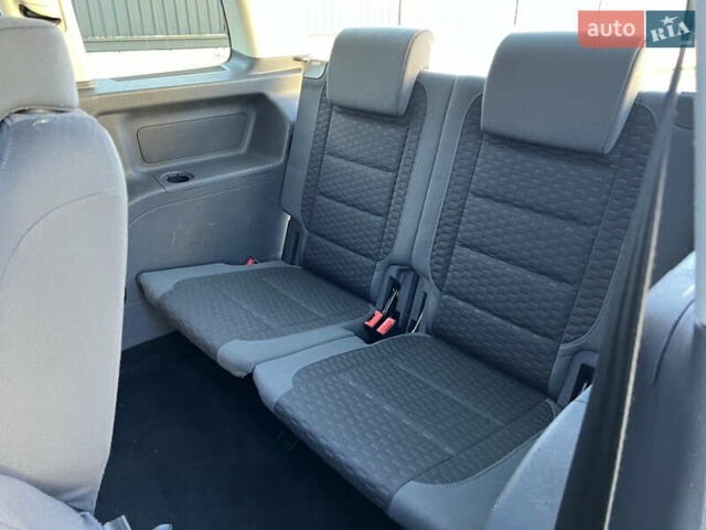 Серый Фольксваген Туран, объемом двигателя 1.4 л и пробегом 188 тыс. км за 6000 $, фото 37 на Automoto.ua