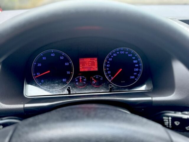 Серый Фольксваген Туран, объемом двигателя 2 л и пробегом 220 тыс. км за 6800 $, фото 13 на Automoto.ua