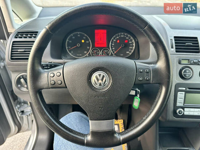 Сірий Фольксваген Туран, об'ємом двигуна 1.6 л та пробігом 196 тис. км за 8199 $, фото 51 на Automoto.ua